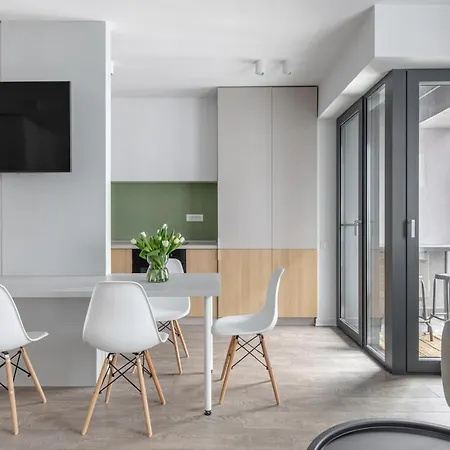 North By Urbanesq Cloud 9 D * Бухарест